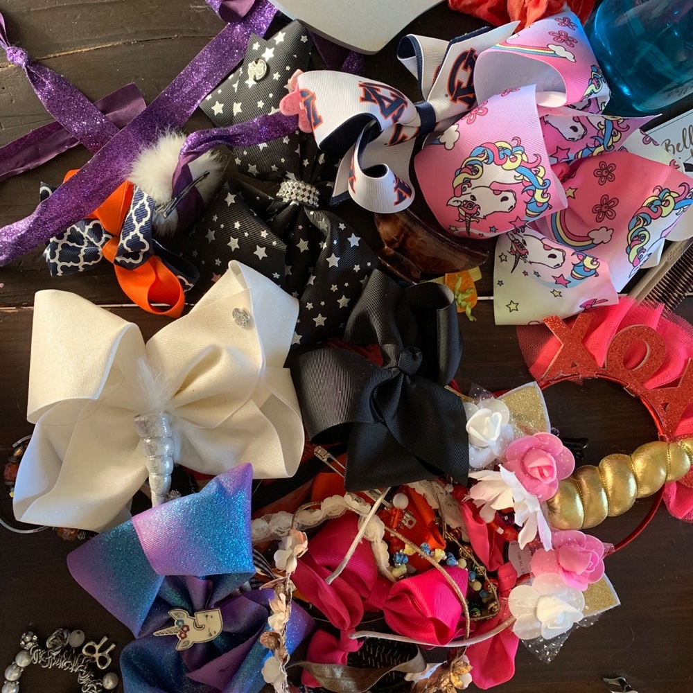 Bundle of hair bows